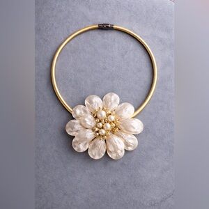 Faux Mother-of-Pearl Floral Collar Necklace